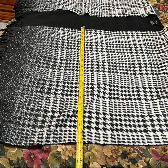 Eivissa Women’s Cape Shawl Wrap Black White Reversible Ombre One Size - Picture 13 of 13